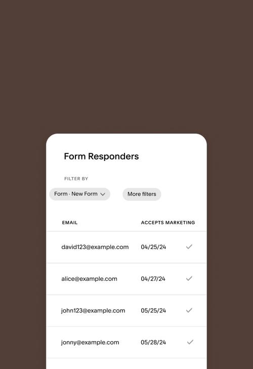 Squarespace-Händler, der Kundenkontaktdaten und Kommunikationspräferenzen Plattform-intern verwaltet.