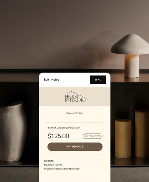 Squarespace-Abonnent:innen können Markenrechnungen erstellen, in denen der Arbeitsumfang und der Zahlungsplan für Dienstleistungen aufgeführt sind.